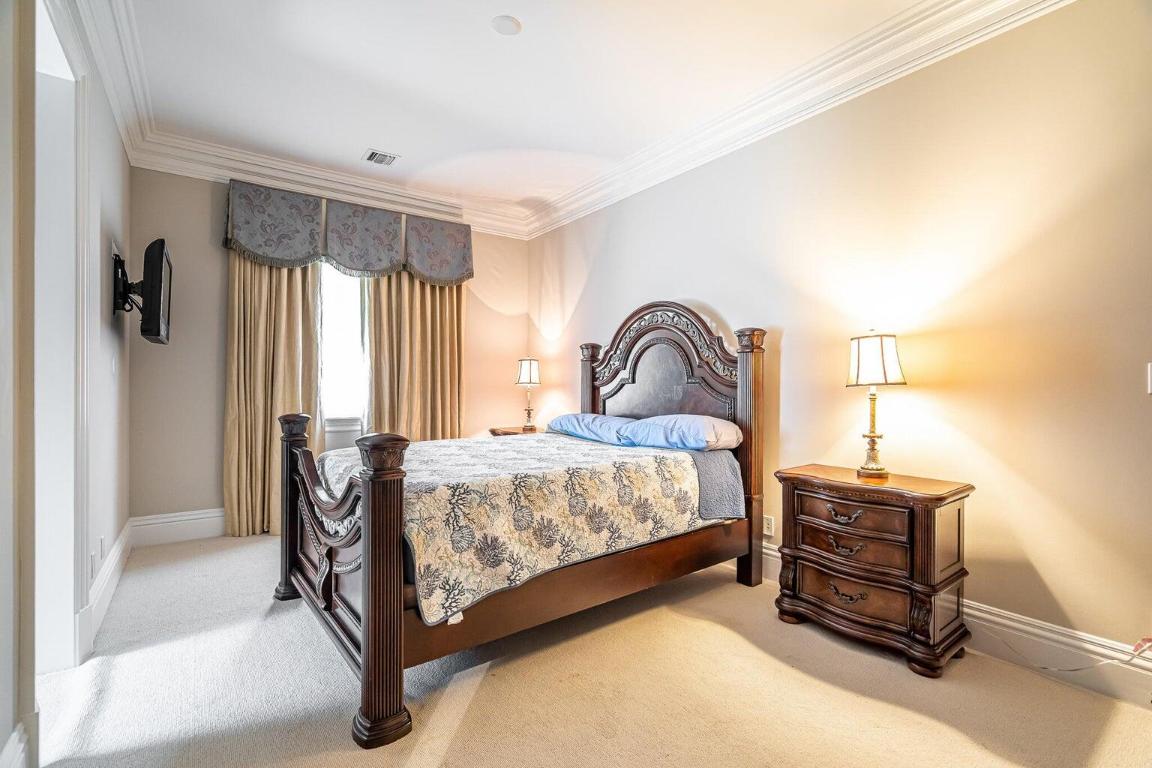 485 NE Spanish Trail