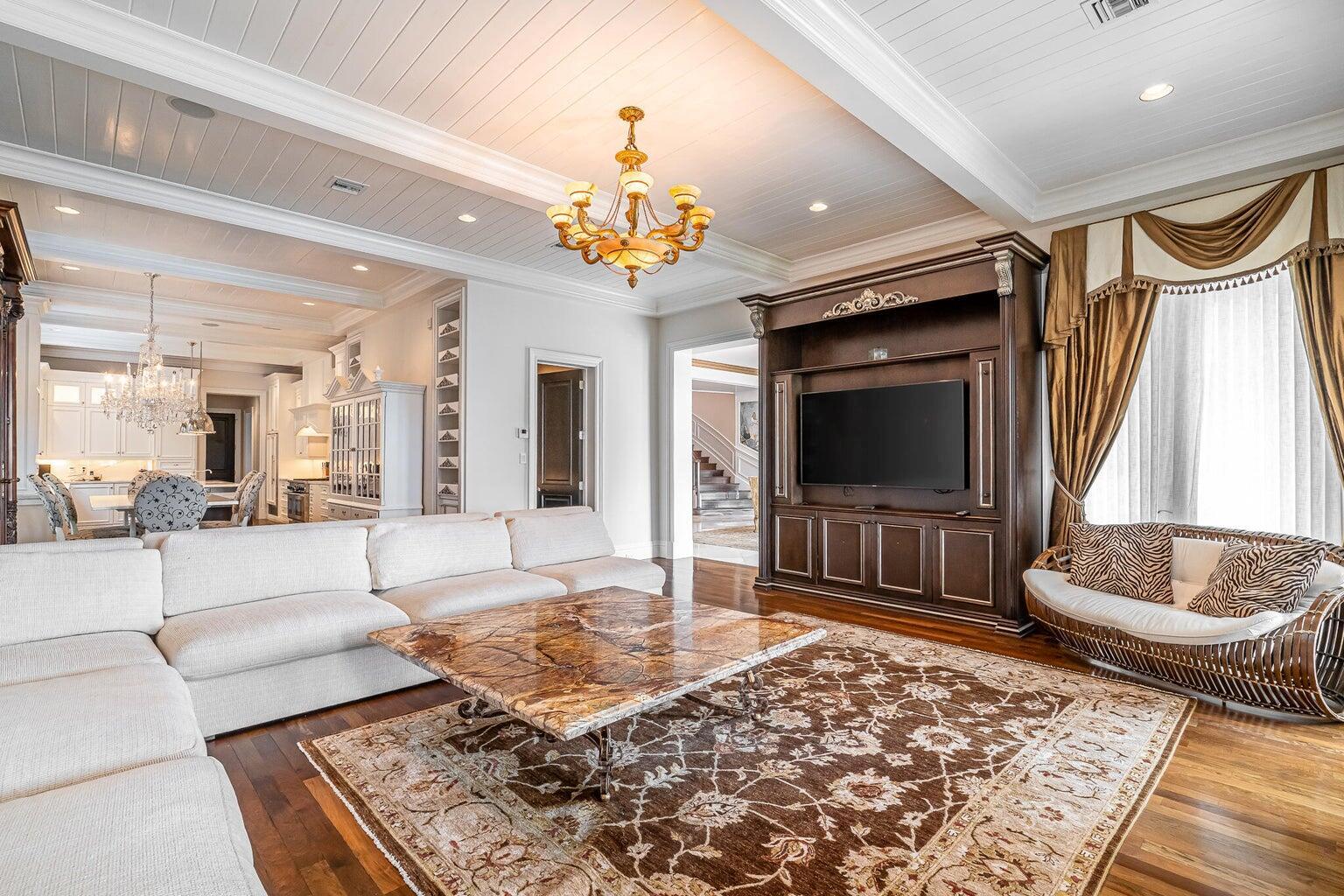 485 NE Spanish Trail