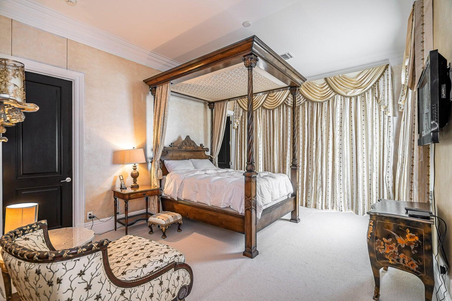 485 NE Spanish Trail