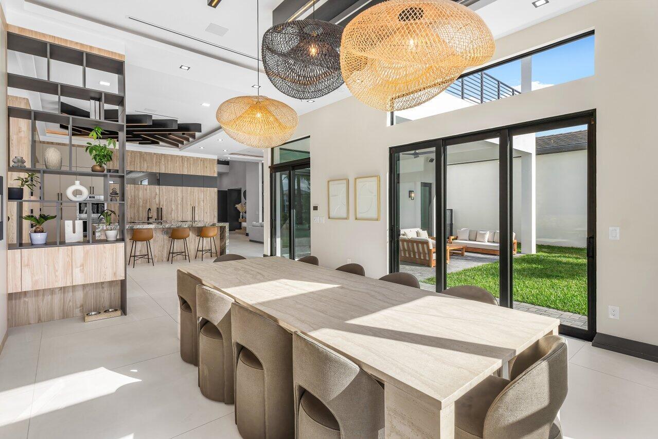 9900 Espresso Manor