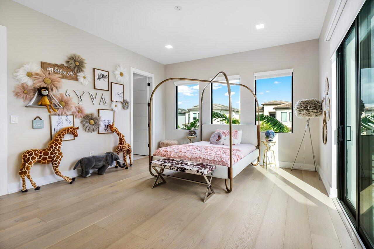 9900 Espresso Manor