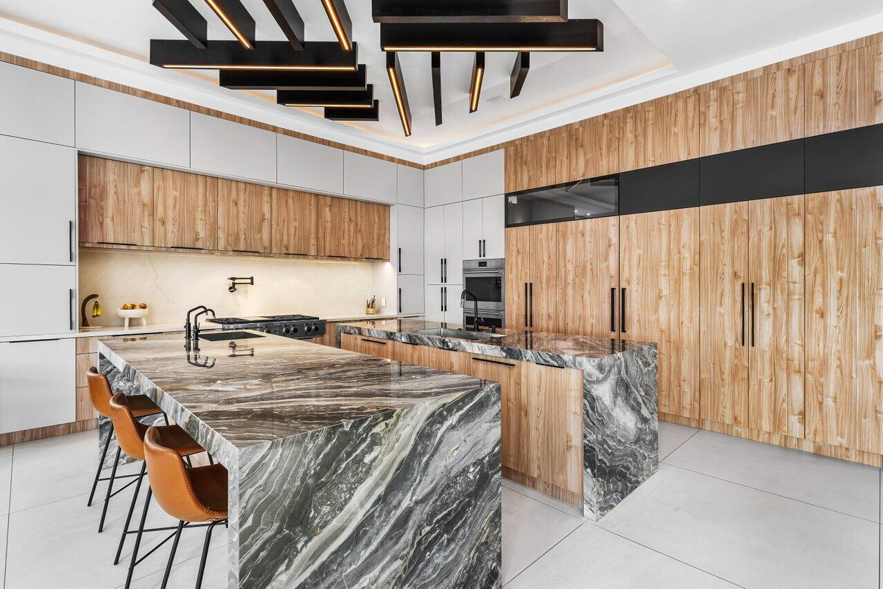 9900 Espresso Manor