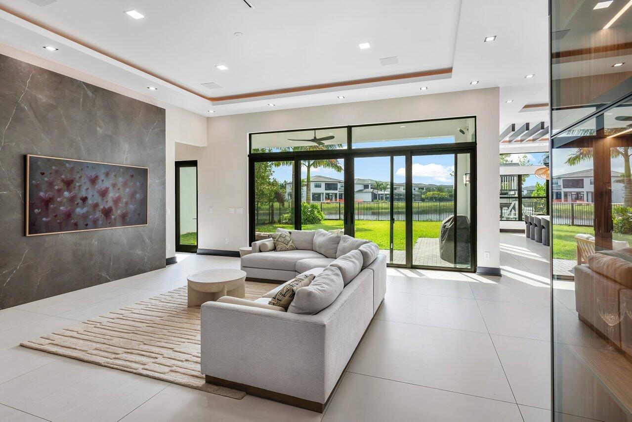 9900 Espresso Manor