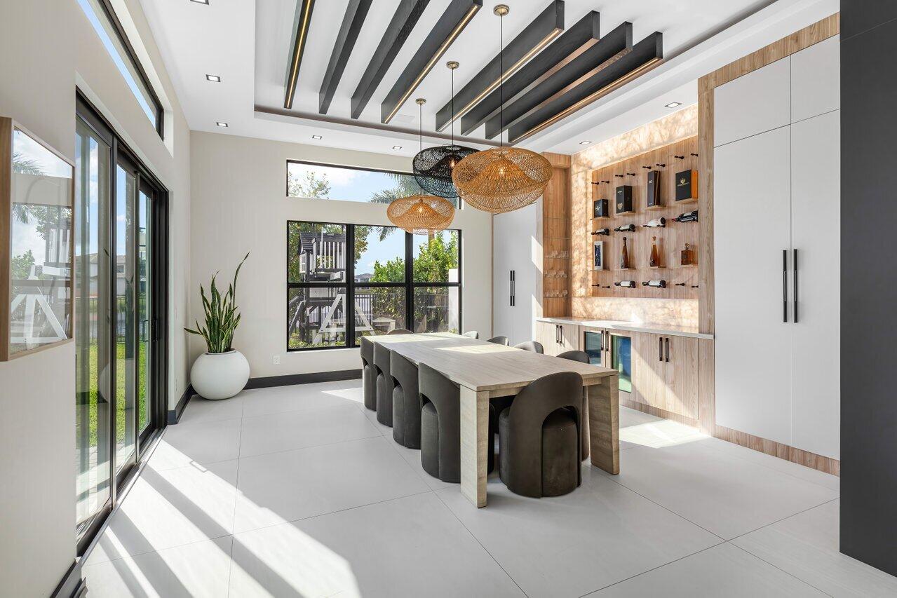 9900 Espresso Manor