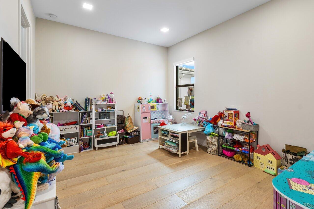 9900 Espresso Manor