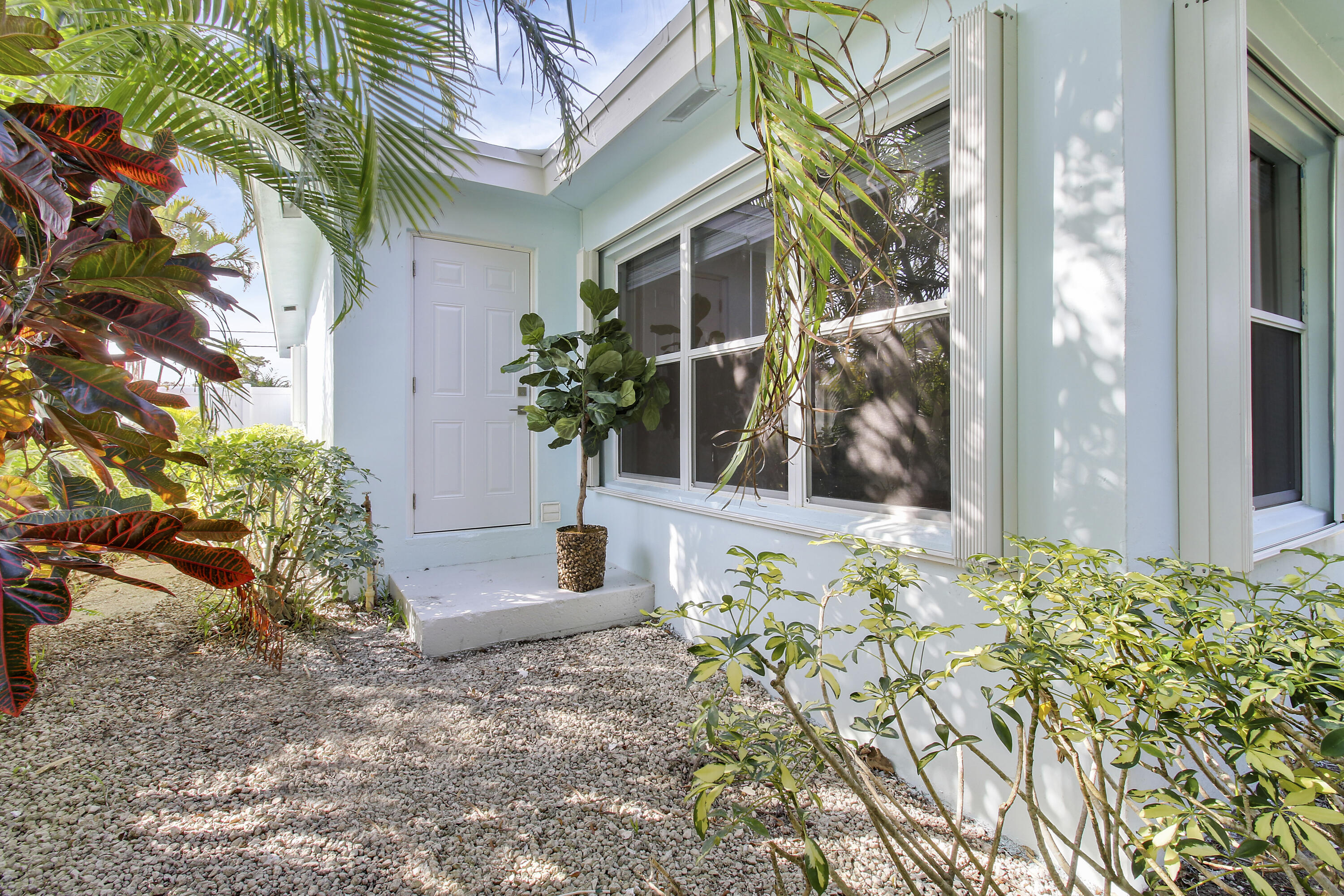 234 S Seacrest Circle