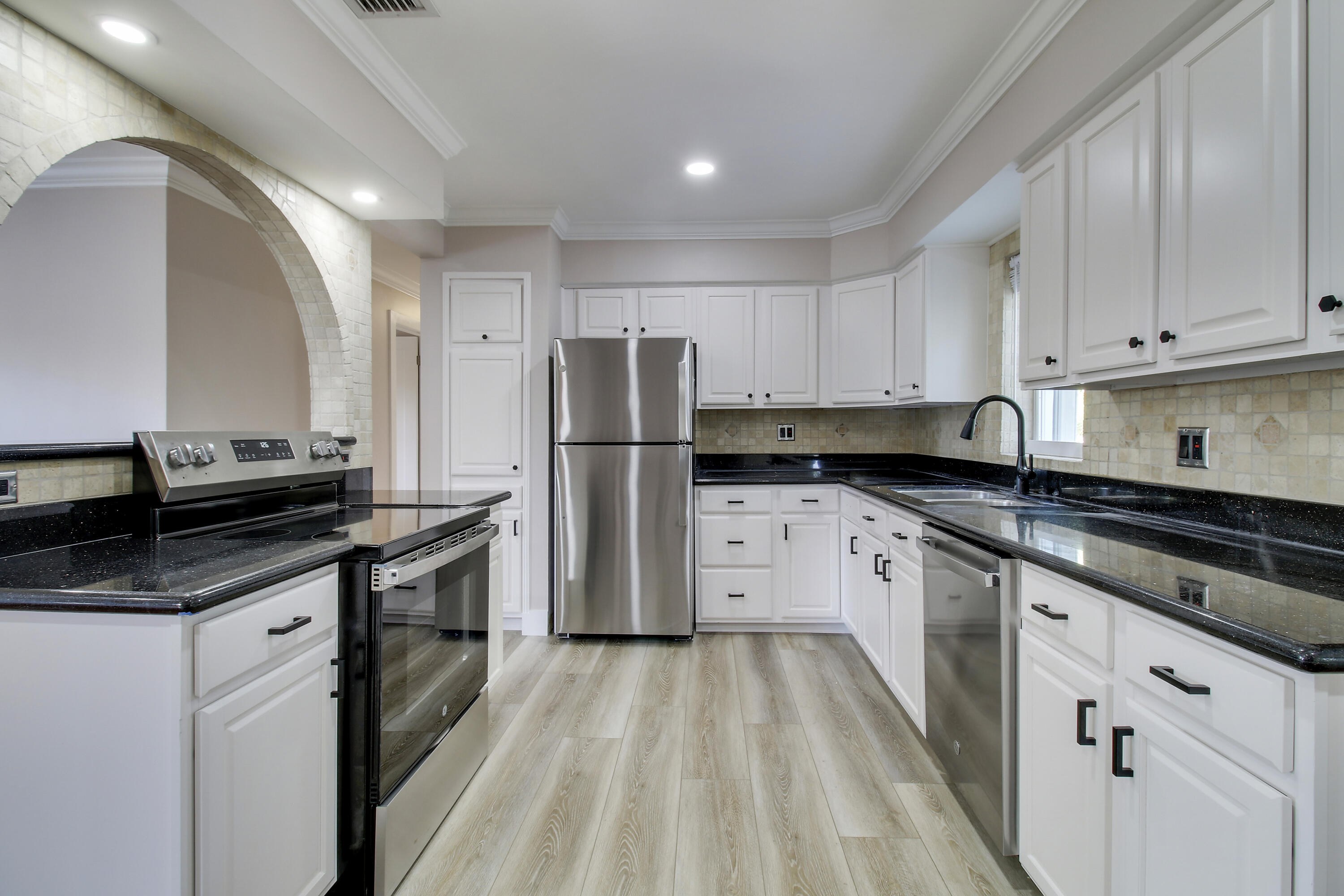 234 S Seacrest Circle