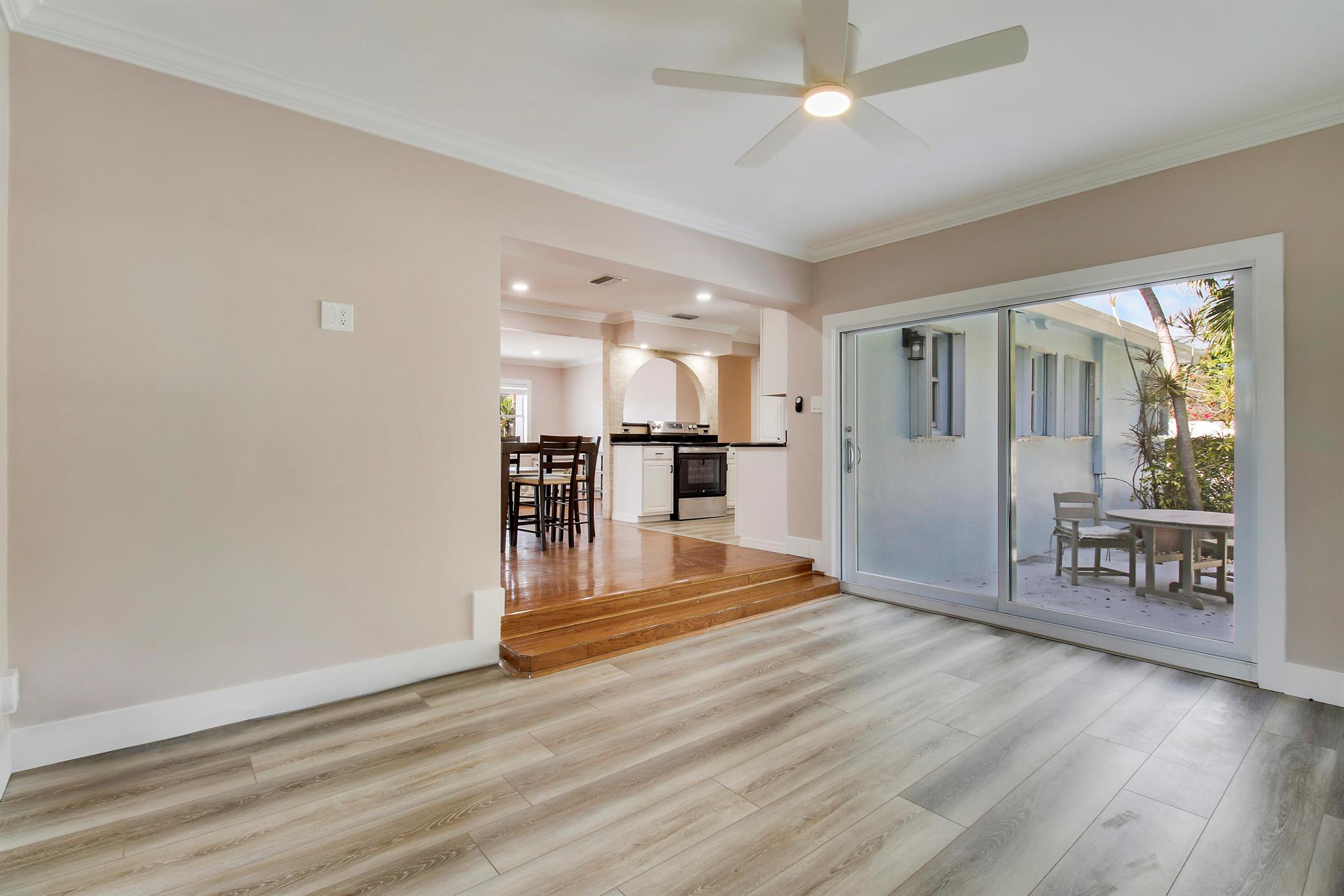 234 S Seacrest Circle