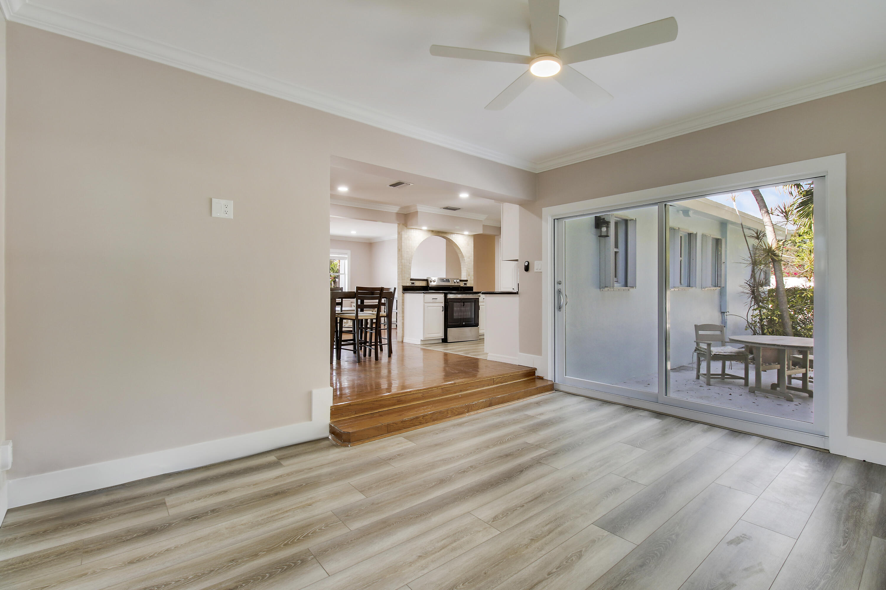 234 S Seacrest Circle