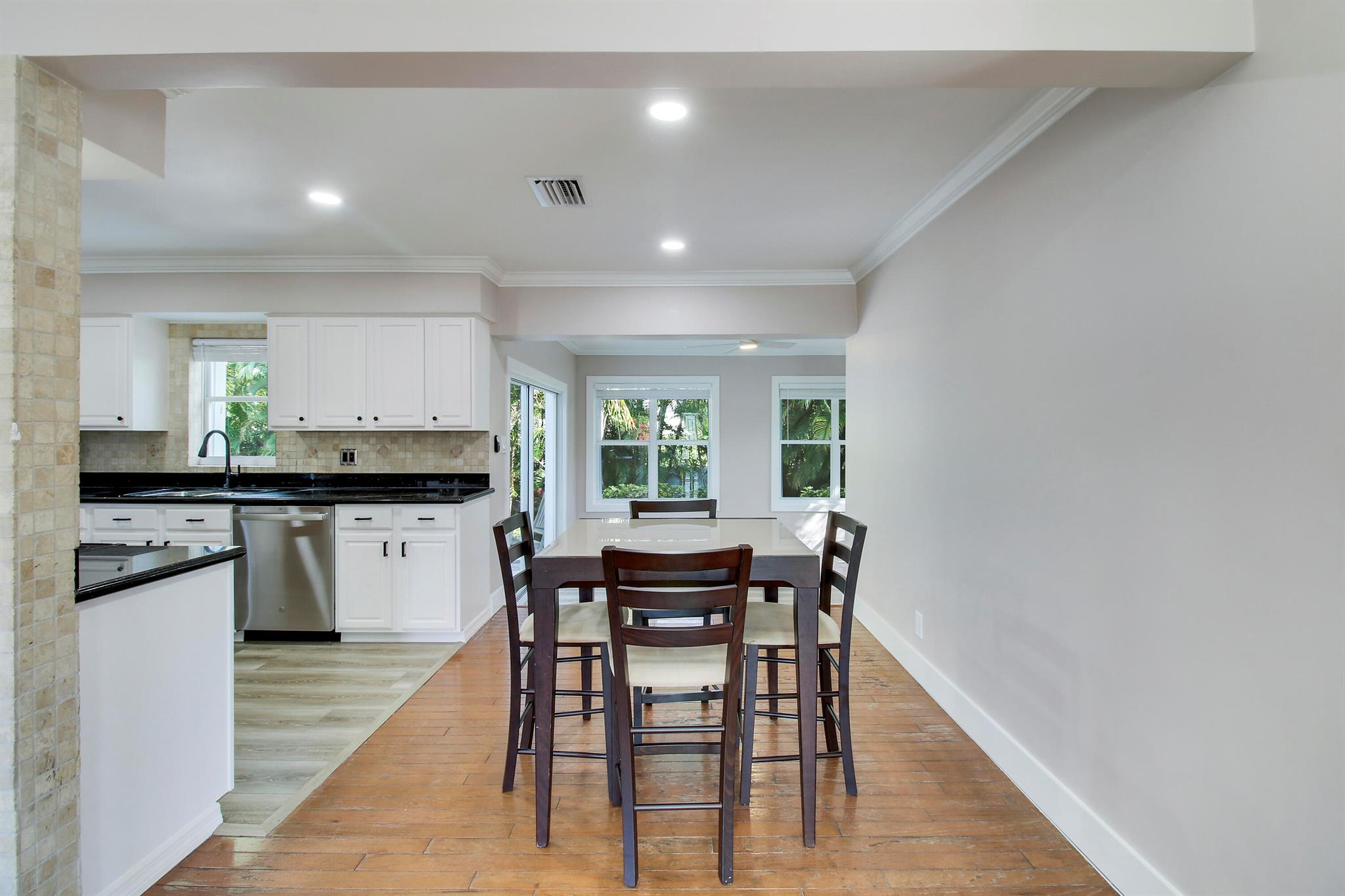 234 S Seacrest Circle