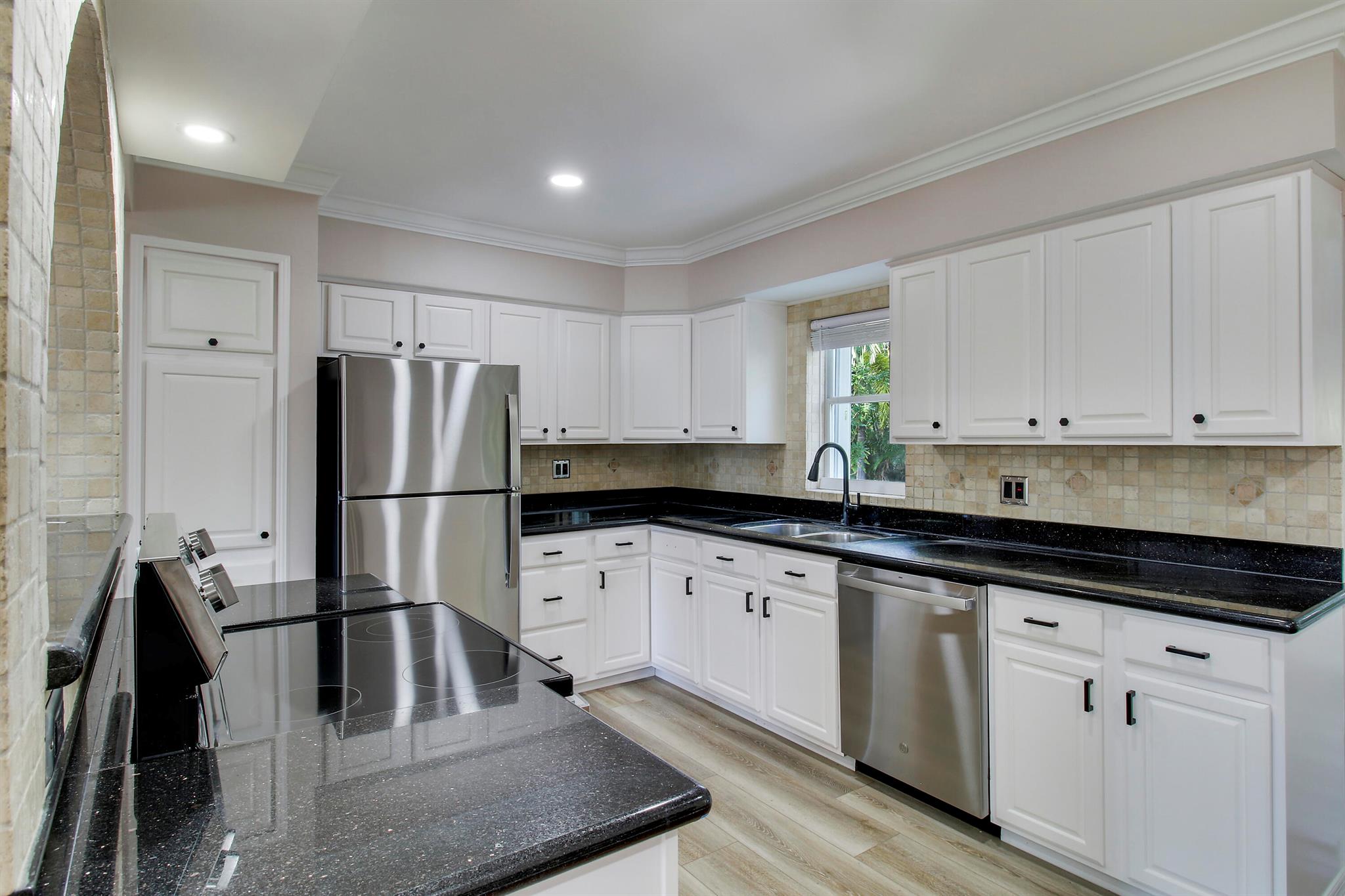 234 S Seacrest Circle