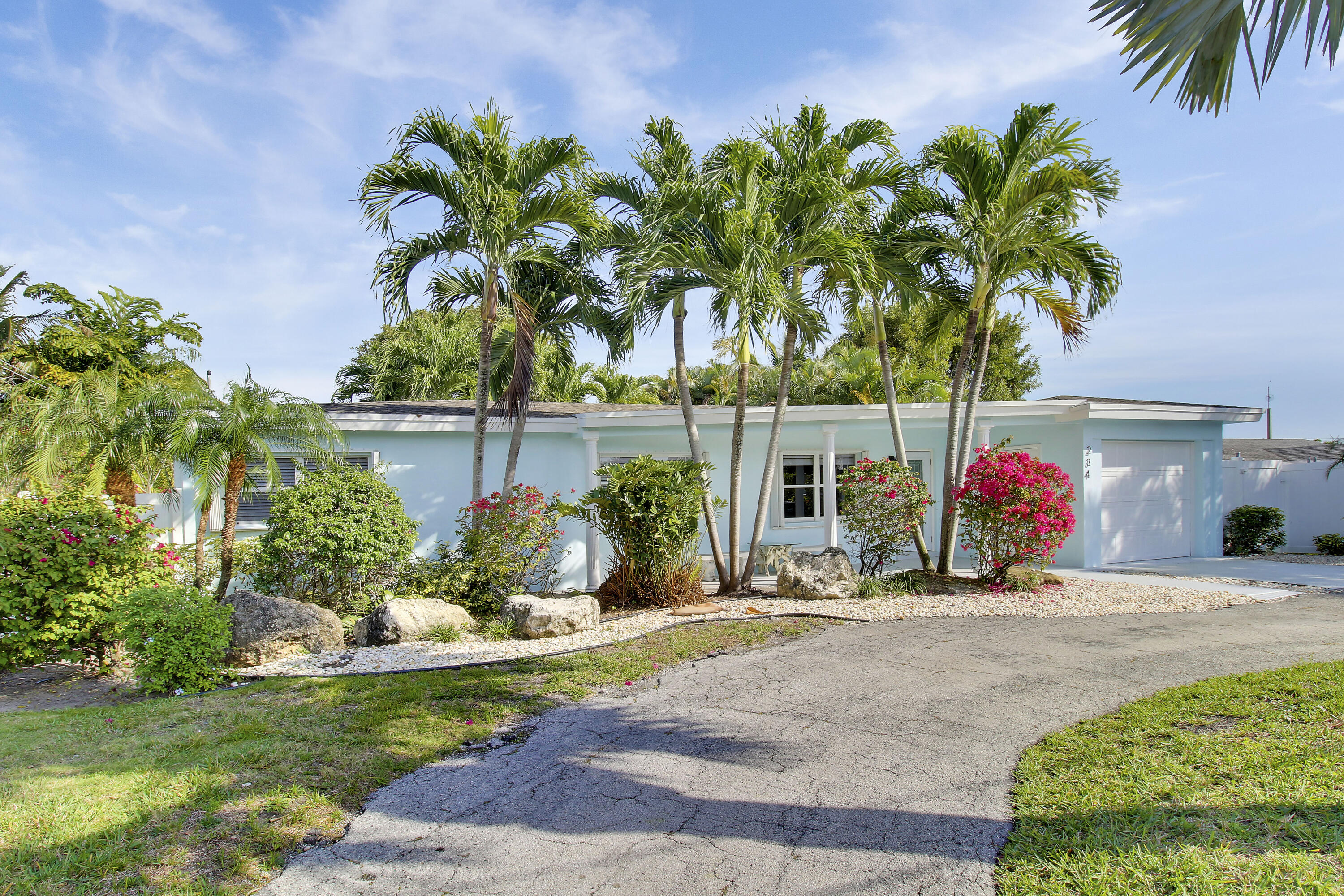 234 S Seacrest Circle