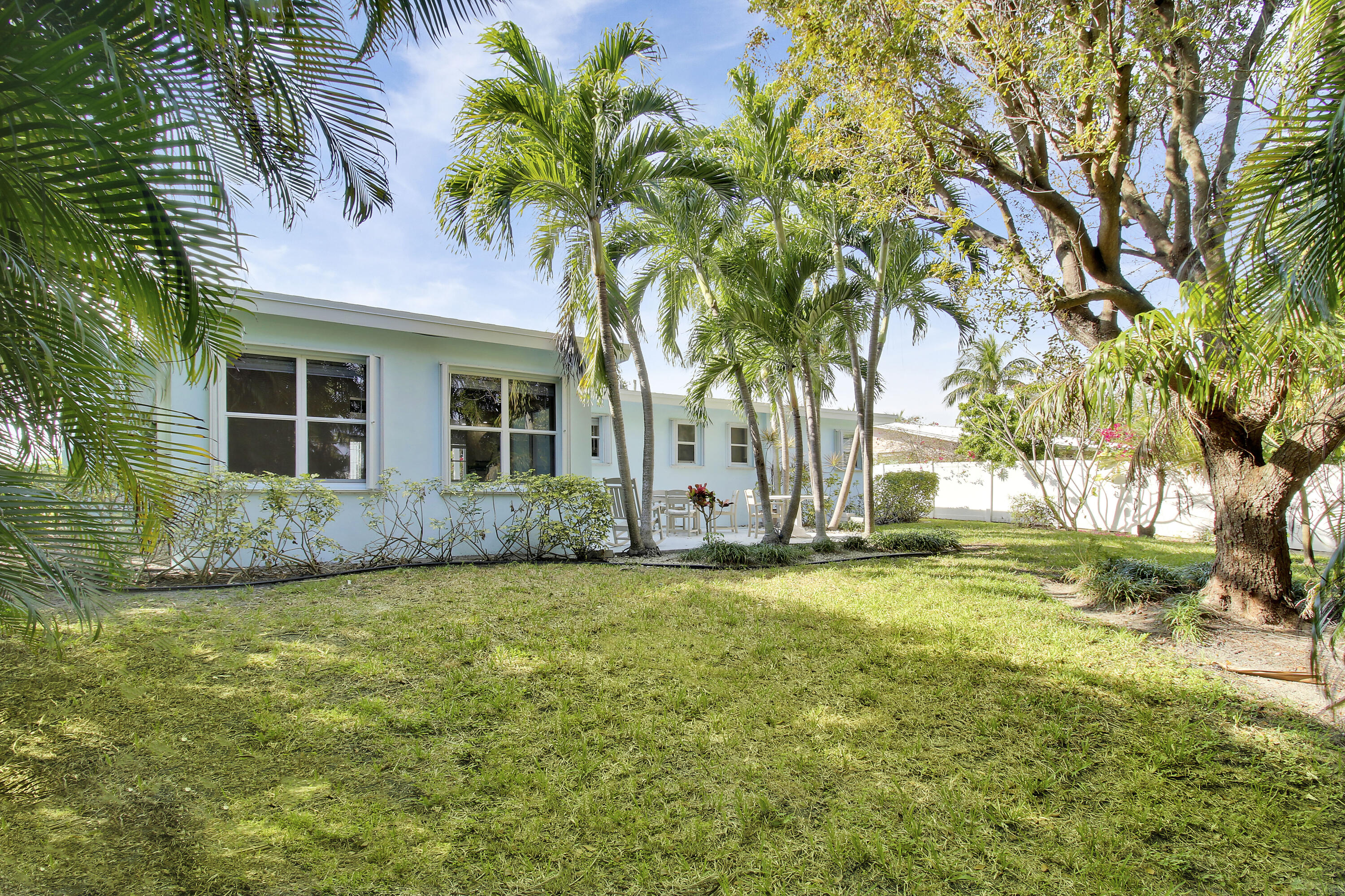 234 S Seacrest Circle