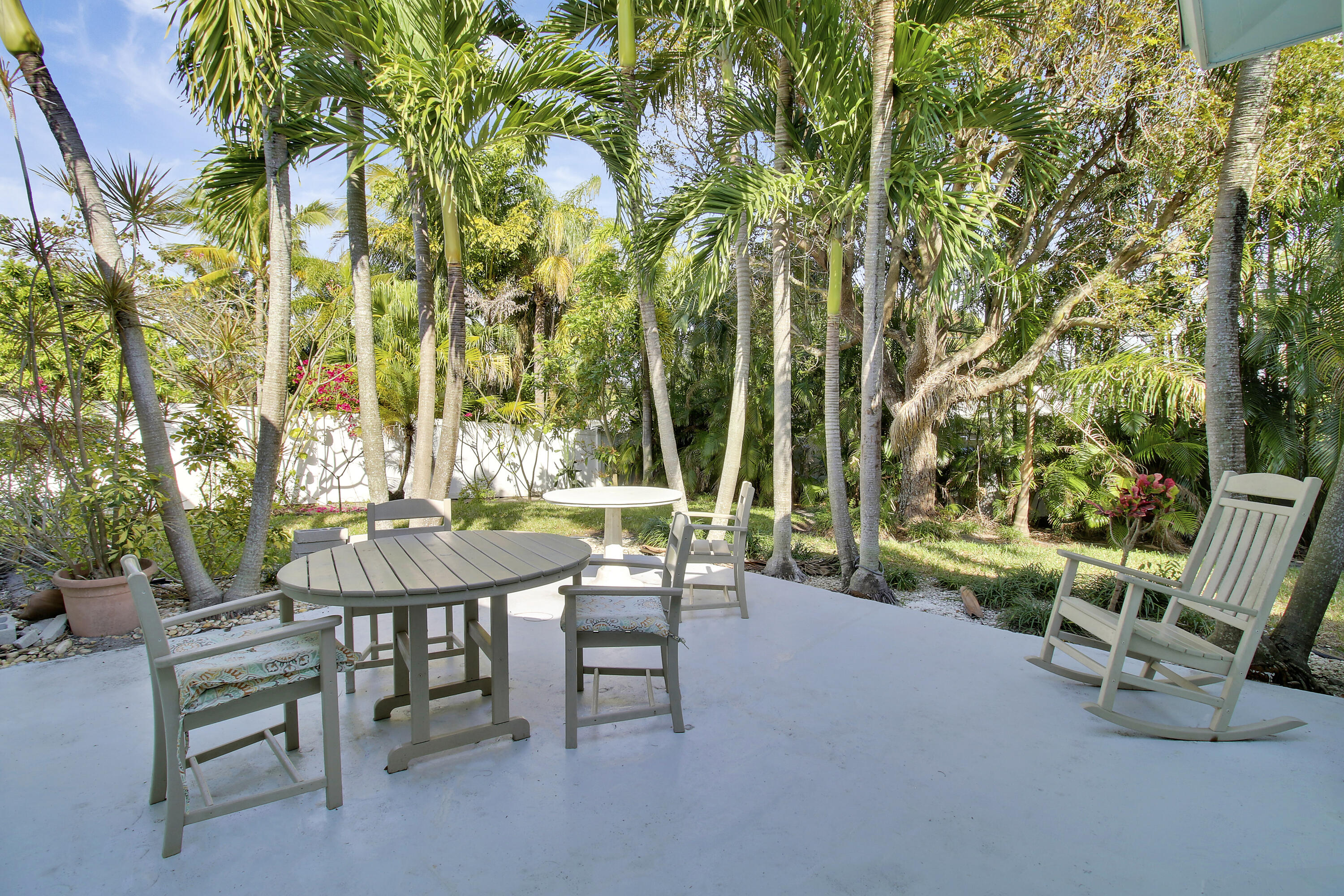 234 S Seacrest Circle