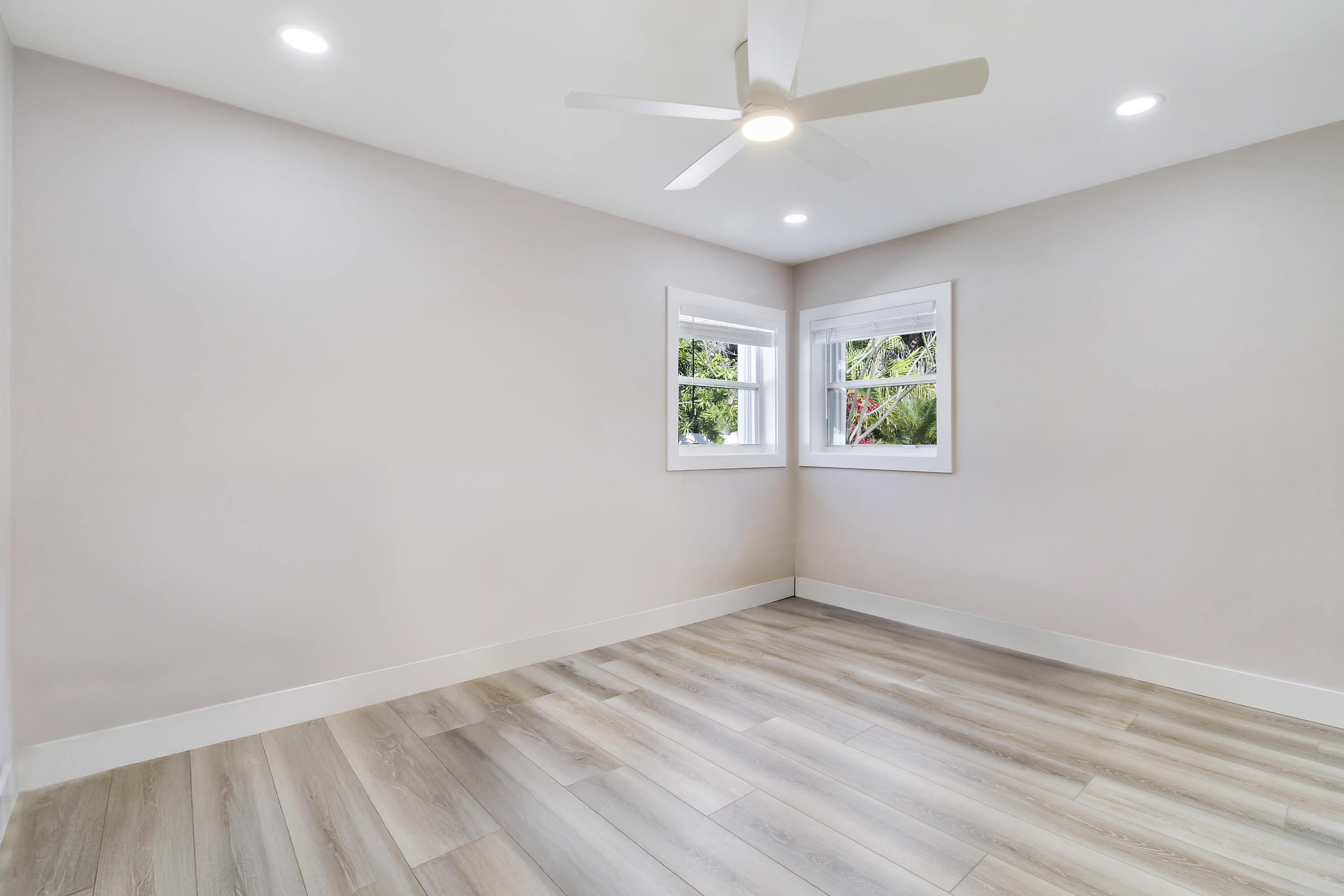 234 S Seacrest Circle