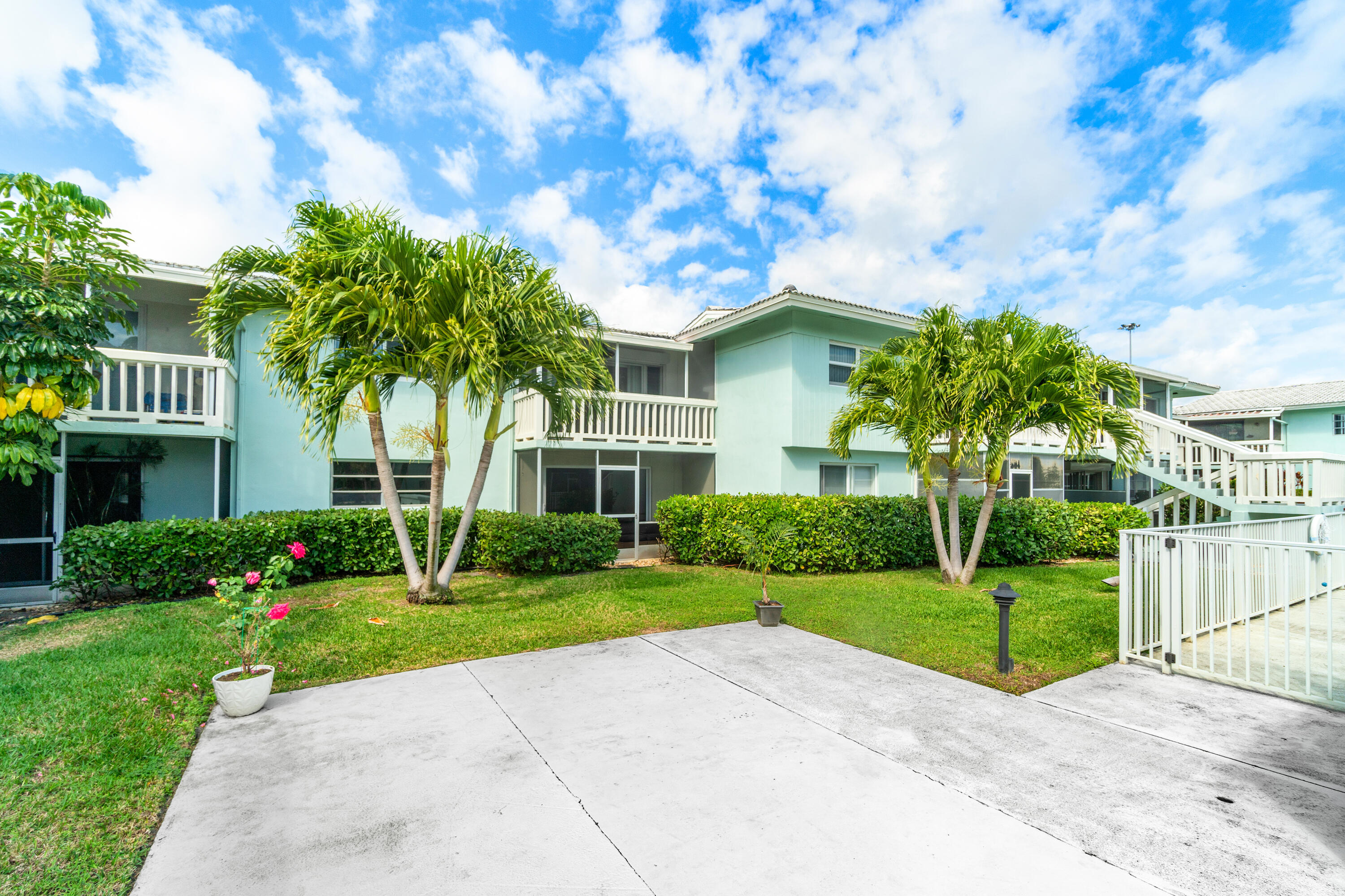 222 N Federal Highway 120