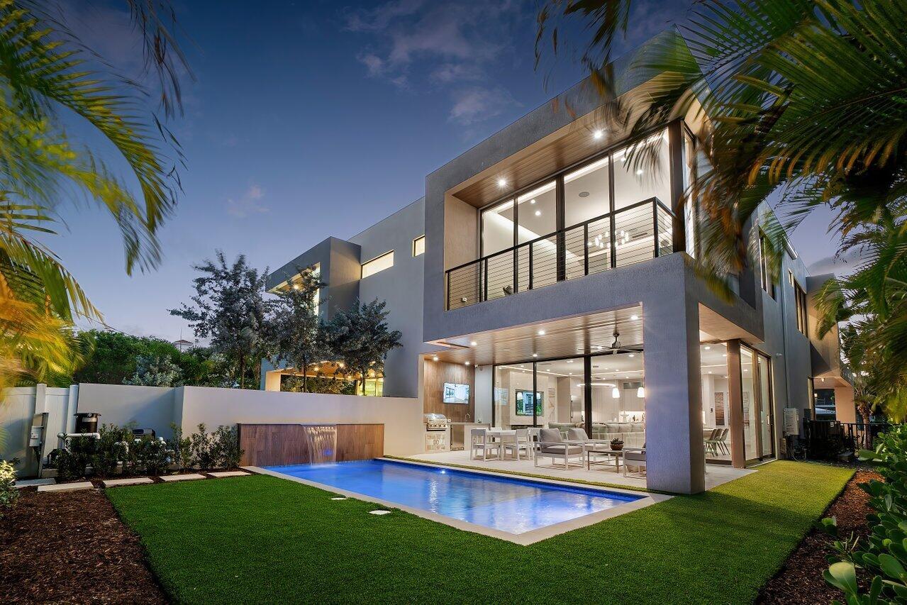 142 NE Wavecrest Way