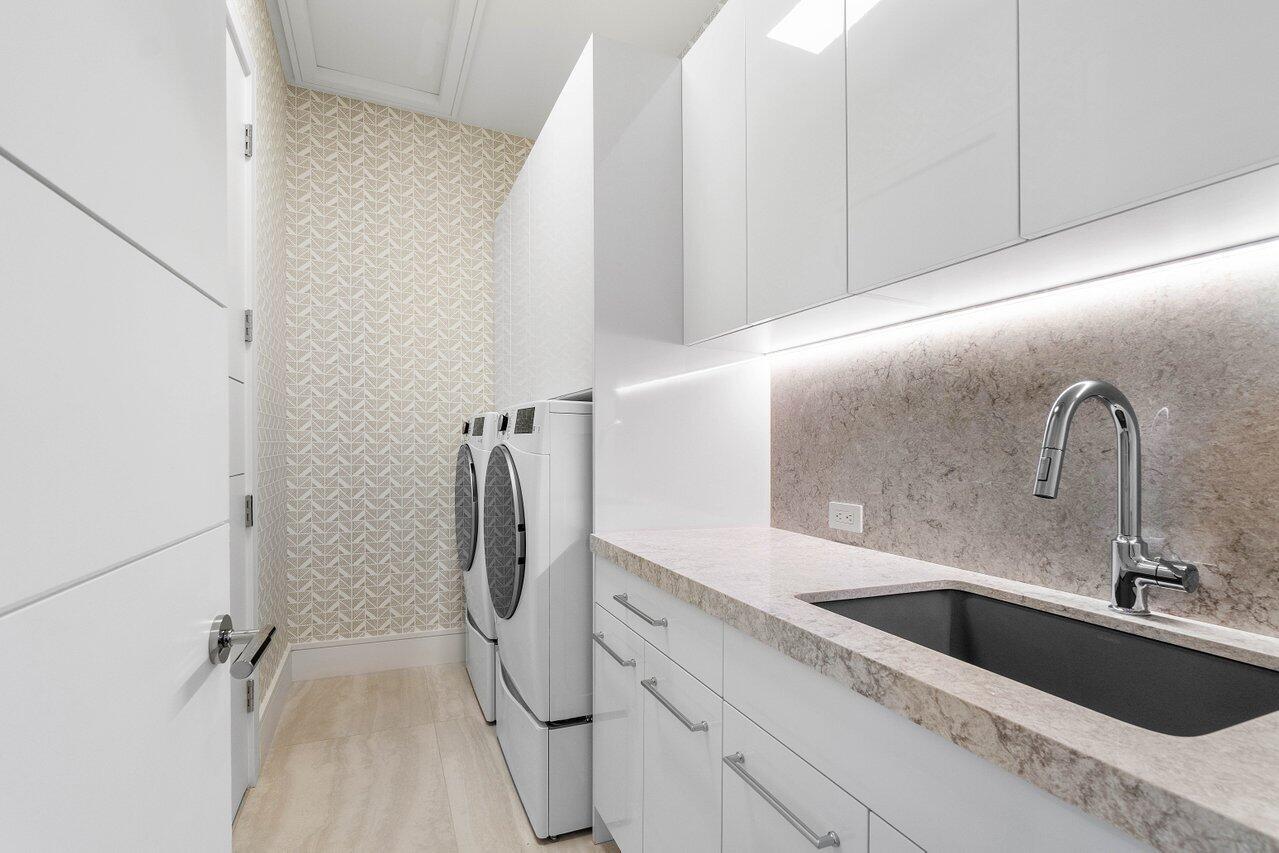 142 NE Wavecrest Way