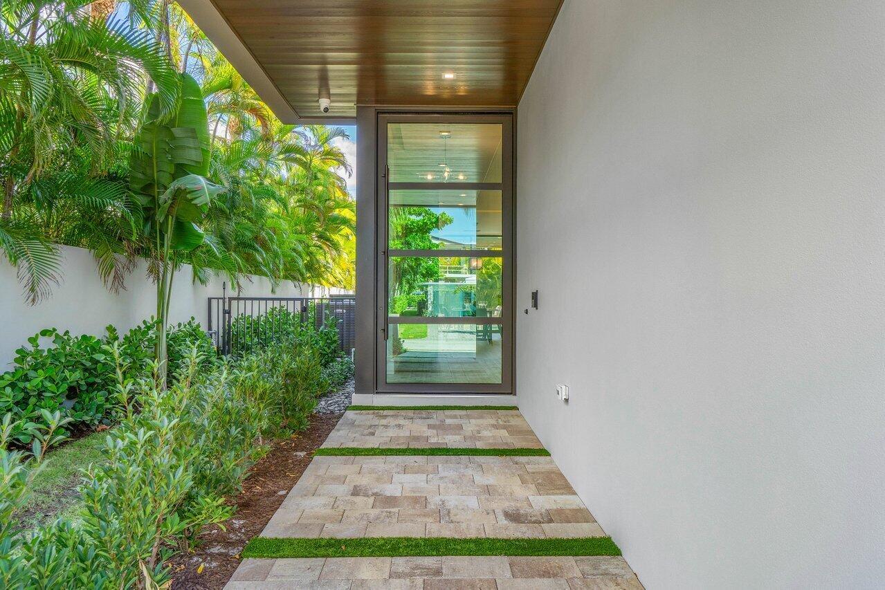 142 NE Wavecrest Way