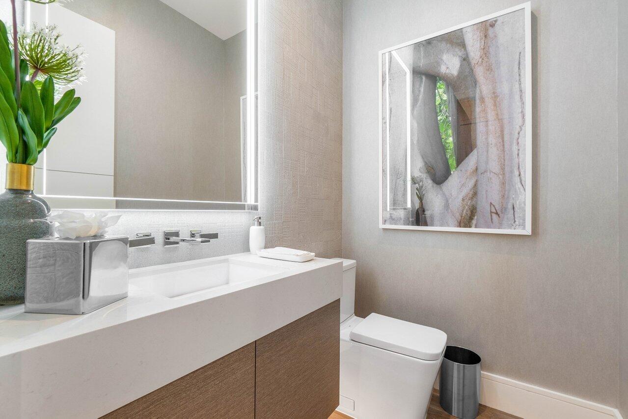 142 NE Wavecrest Way