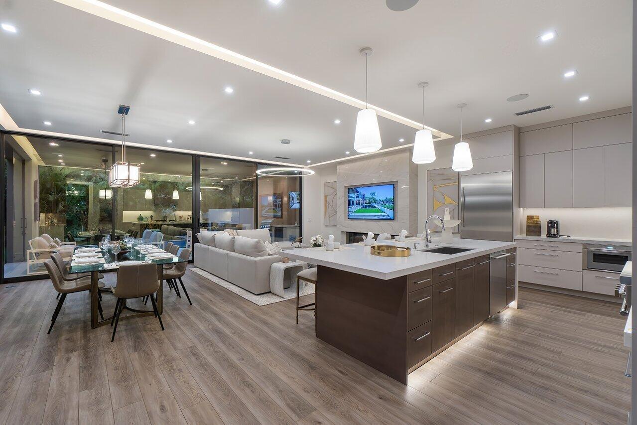 142 NE Wavecrest Way