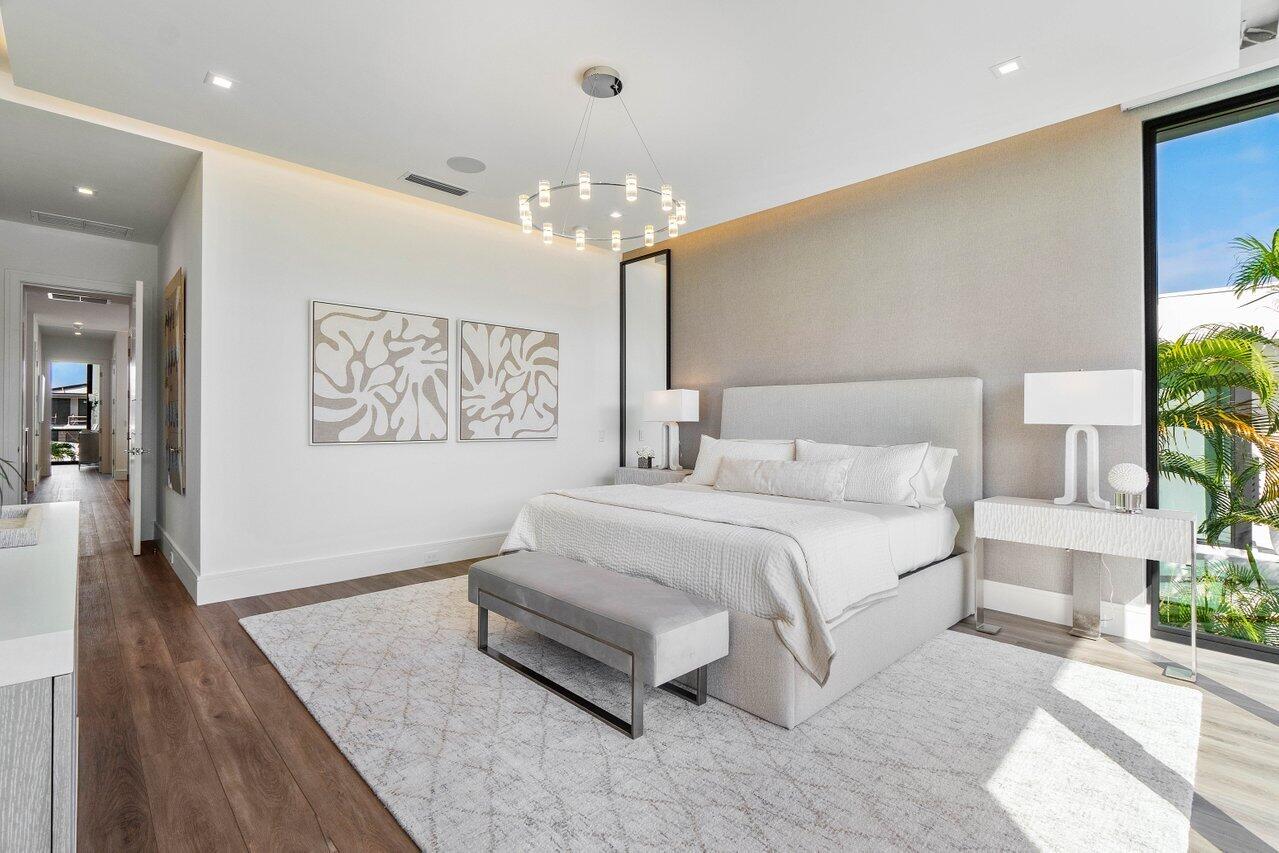 142 NE Wavecrest Way