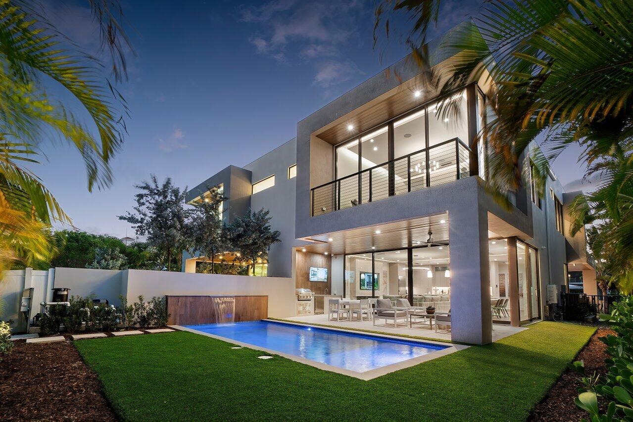 142 NE Wavecrest Way