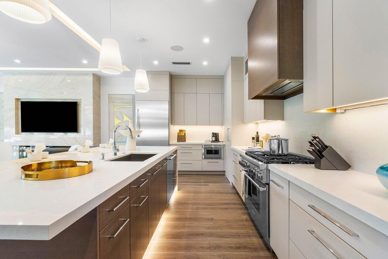 142 NE Wavecrest Way