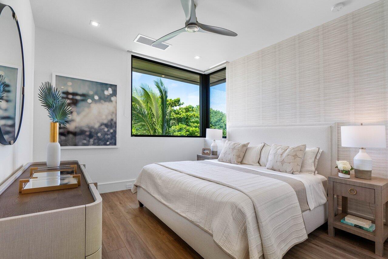 142 NE Wavecrest Way