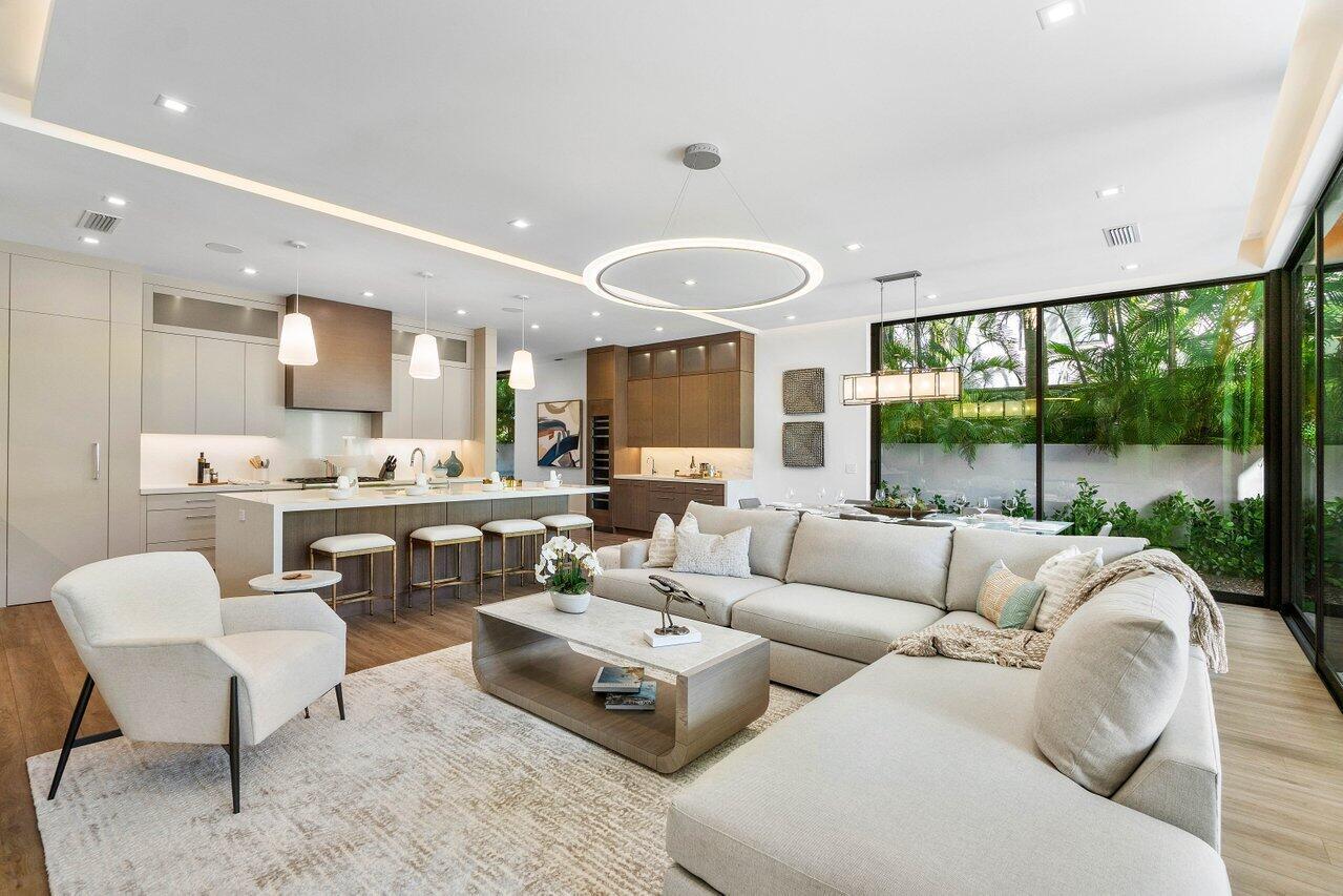 142 NE Wavecrest Way