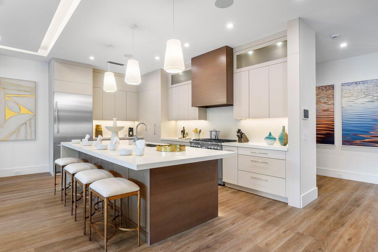 142 NE Wavecrest Way