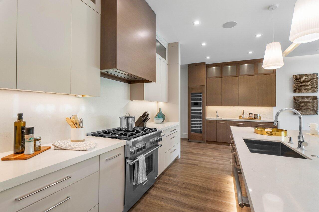 142 NE Wavecrest Way