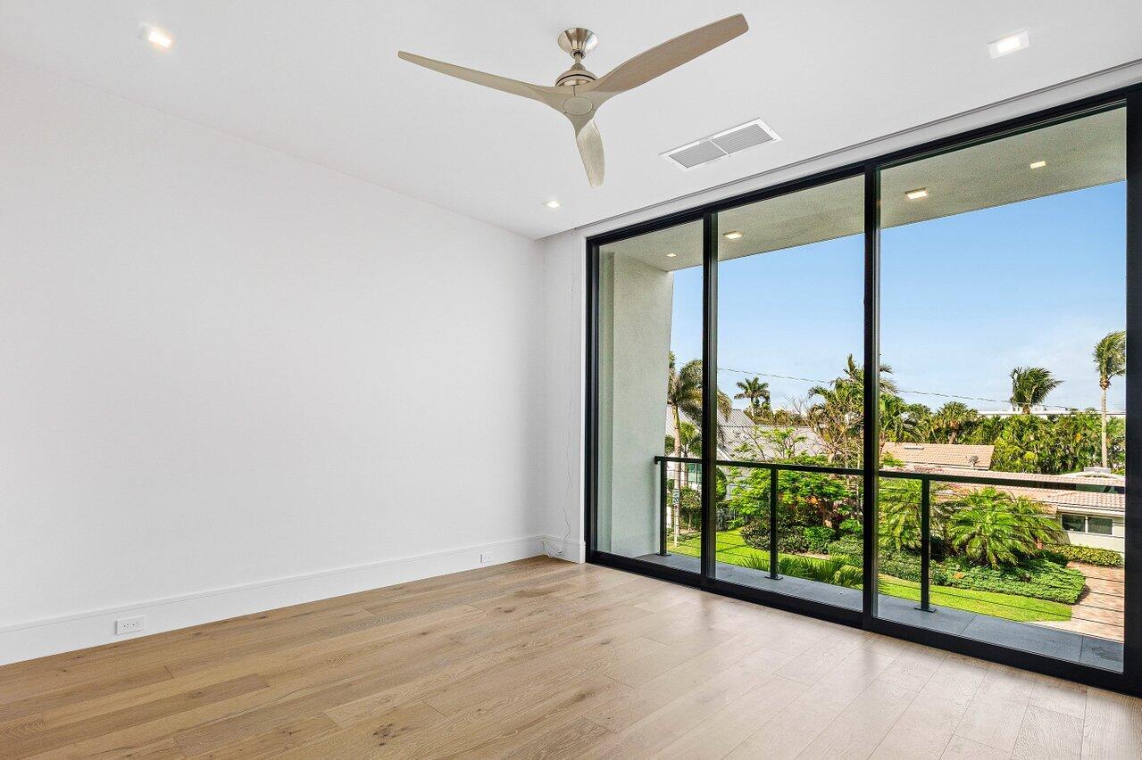 326 NE Wavecrest Way