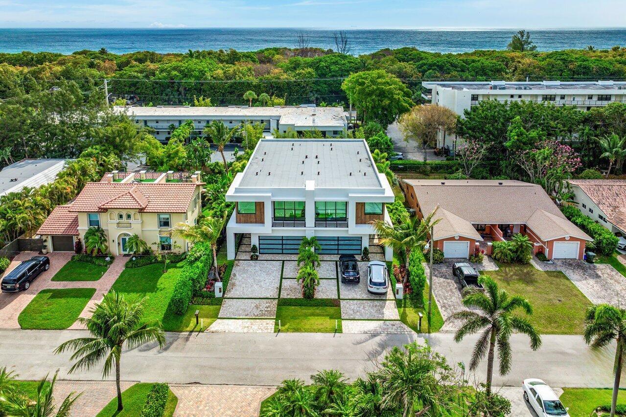 326 NE Wavecrest Way