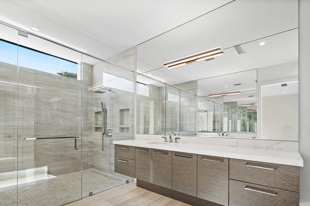 326 NE Wavecrest Way