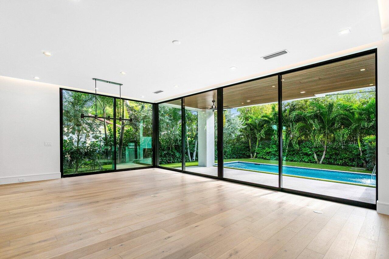 326 NE Wavecrest Way