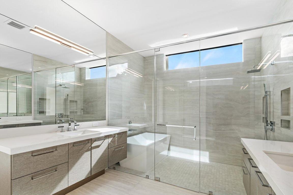 326 NE Wavecrest Way