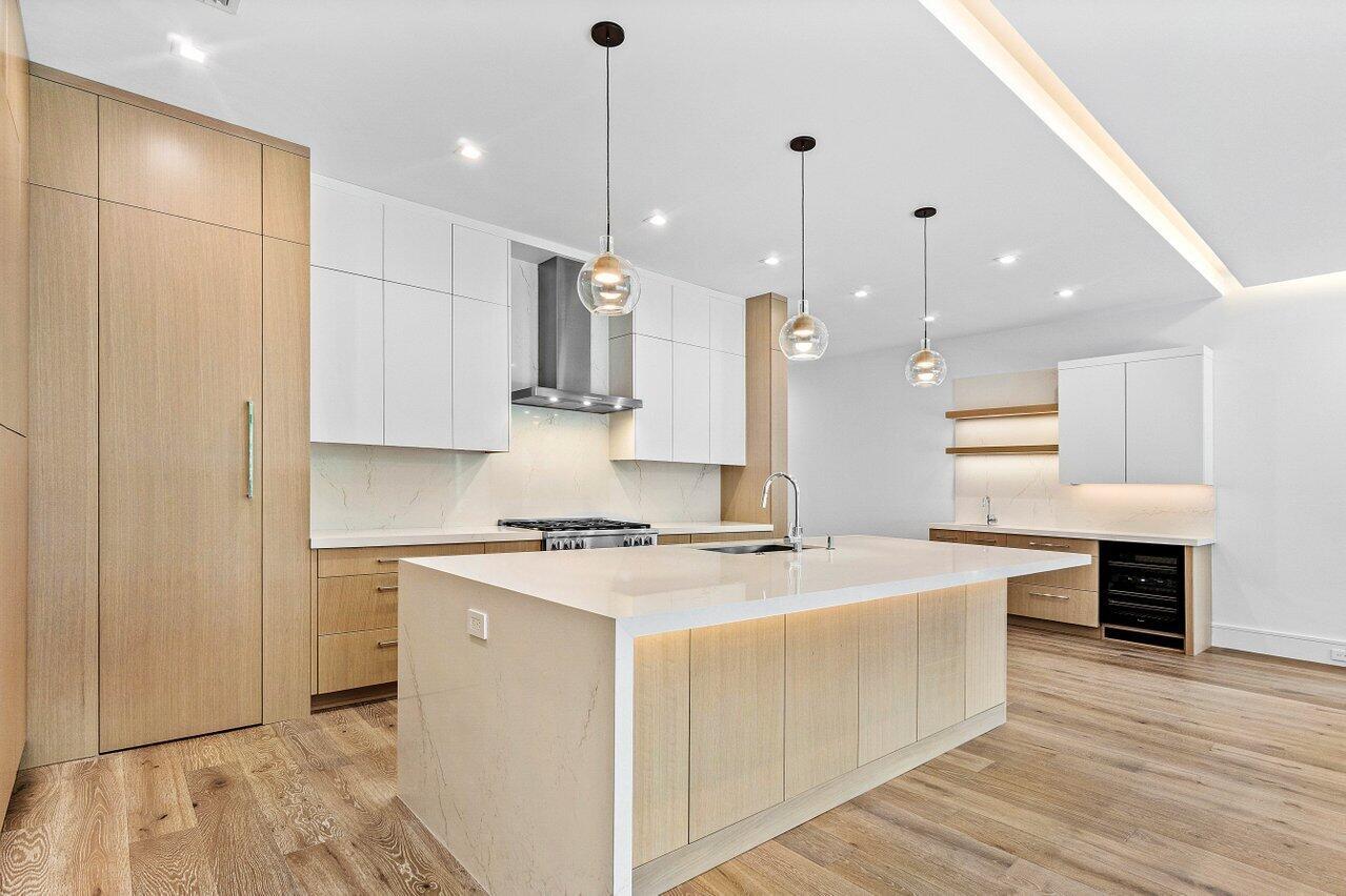 326 NE Wavecrest Way