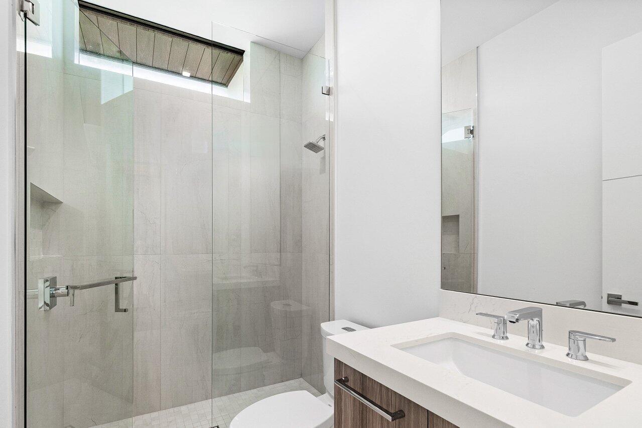 326 NE Wavecrest Way