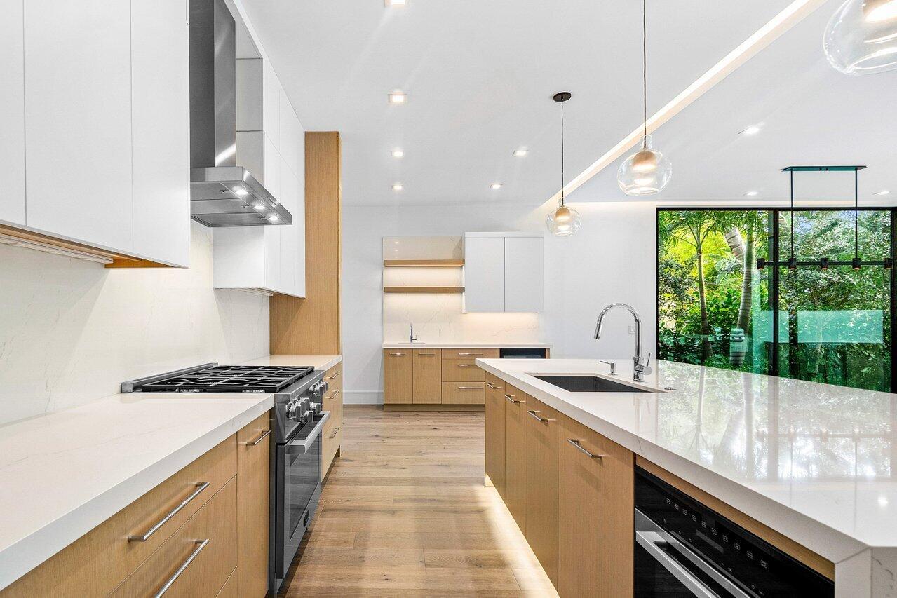 326 NE Wavecrest Way