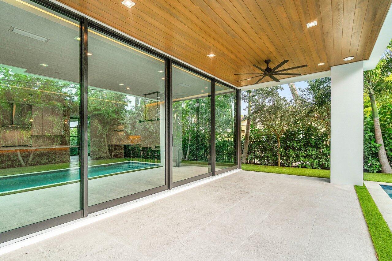 326 NE Wavecrest Way