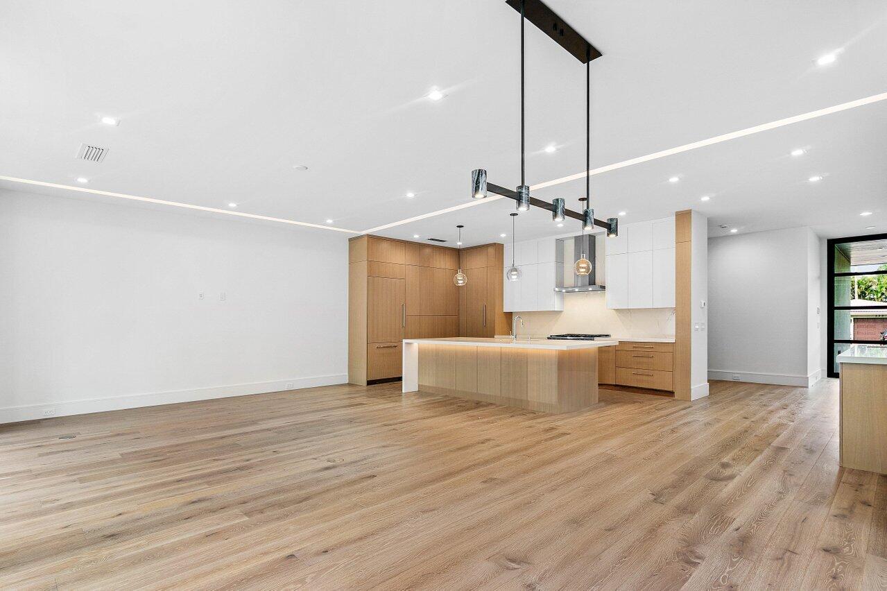 326 NE Wavecrest Way