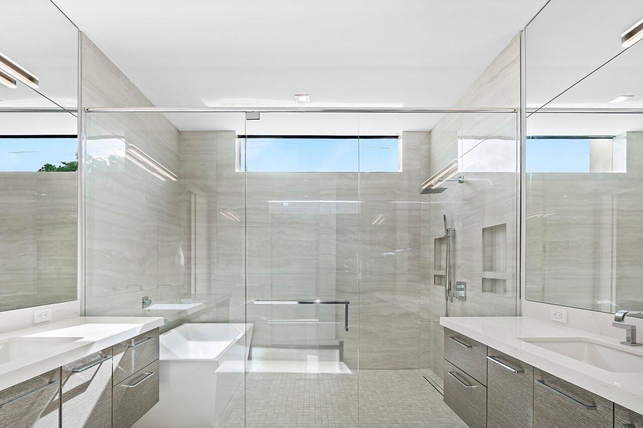 326 NE Wavecrest Way