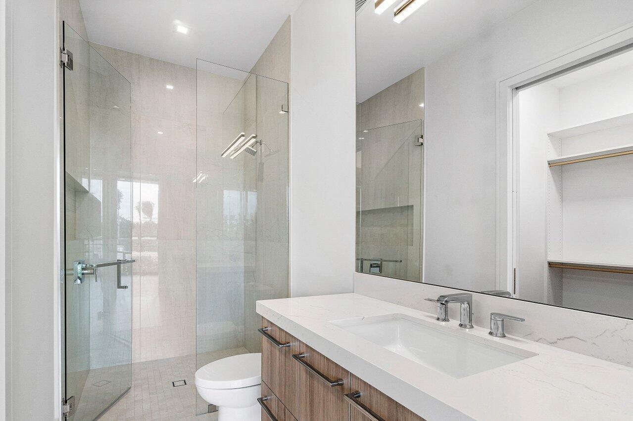 326 NE Wavecrest Way