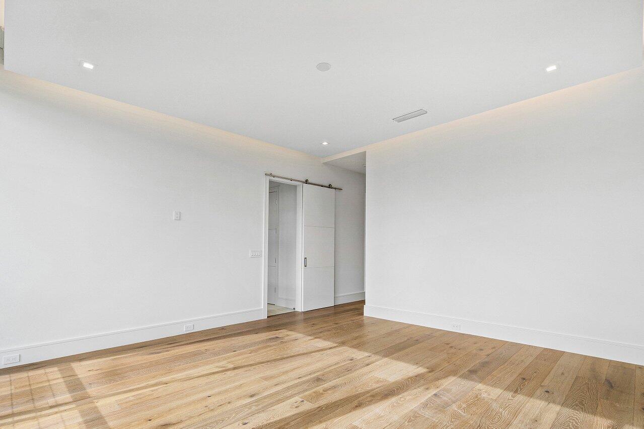 326 NE Wavecrest Way