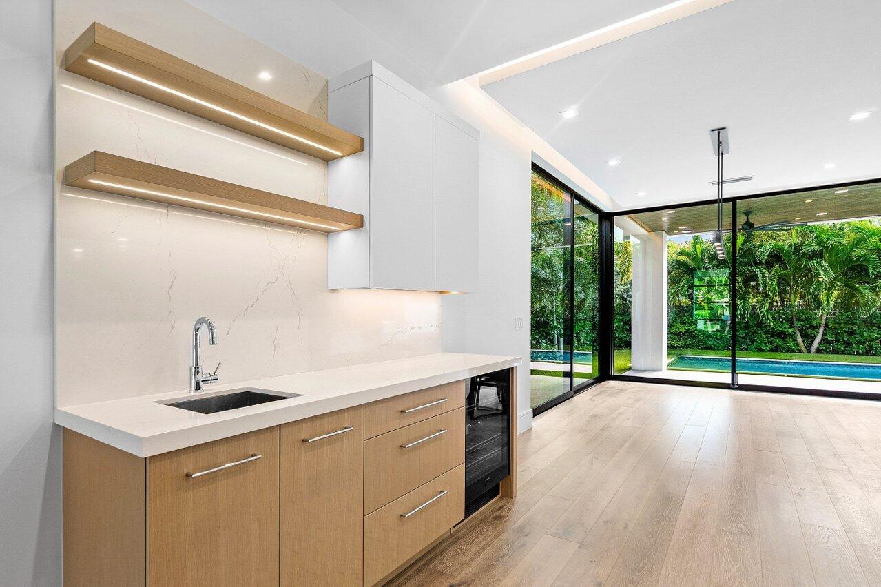 326 NE Wavecrest Way