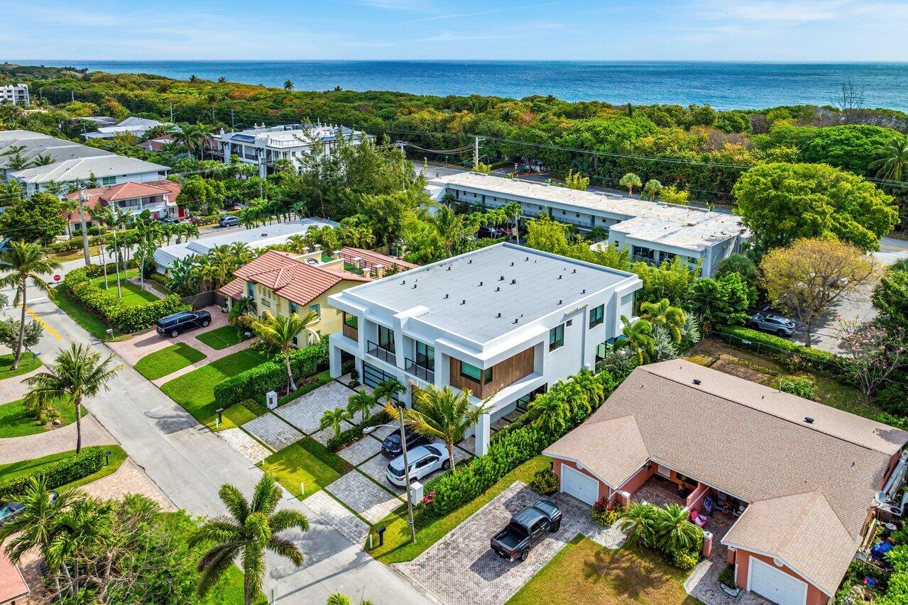 326 NE Wavecrest Way