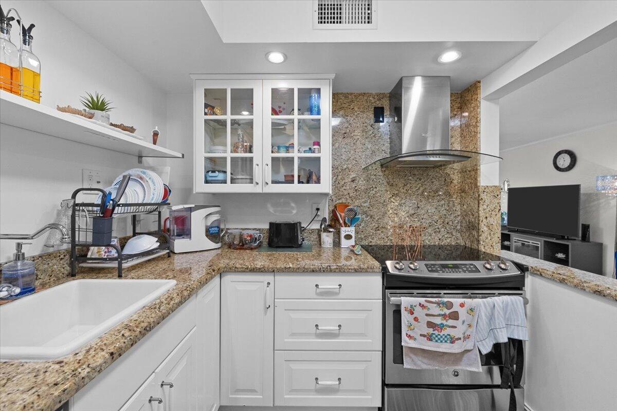 9845 Pineapple Tree Drive 108