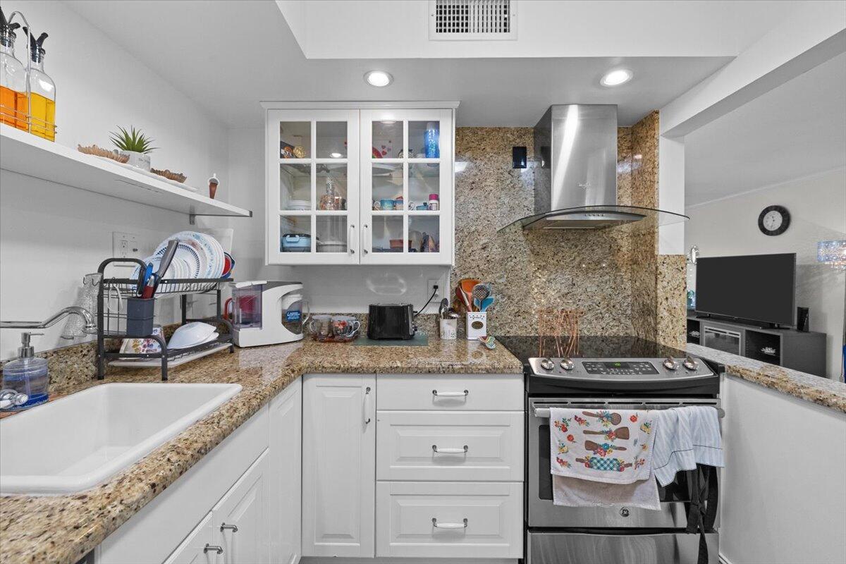 9845 Pineapple Tree Drive 108