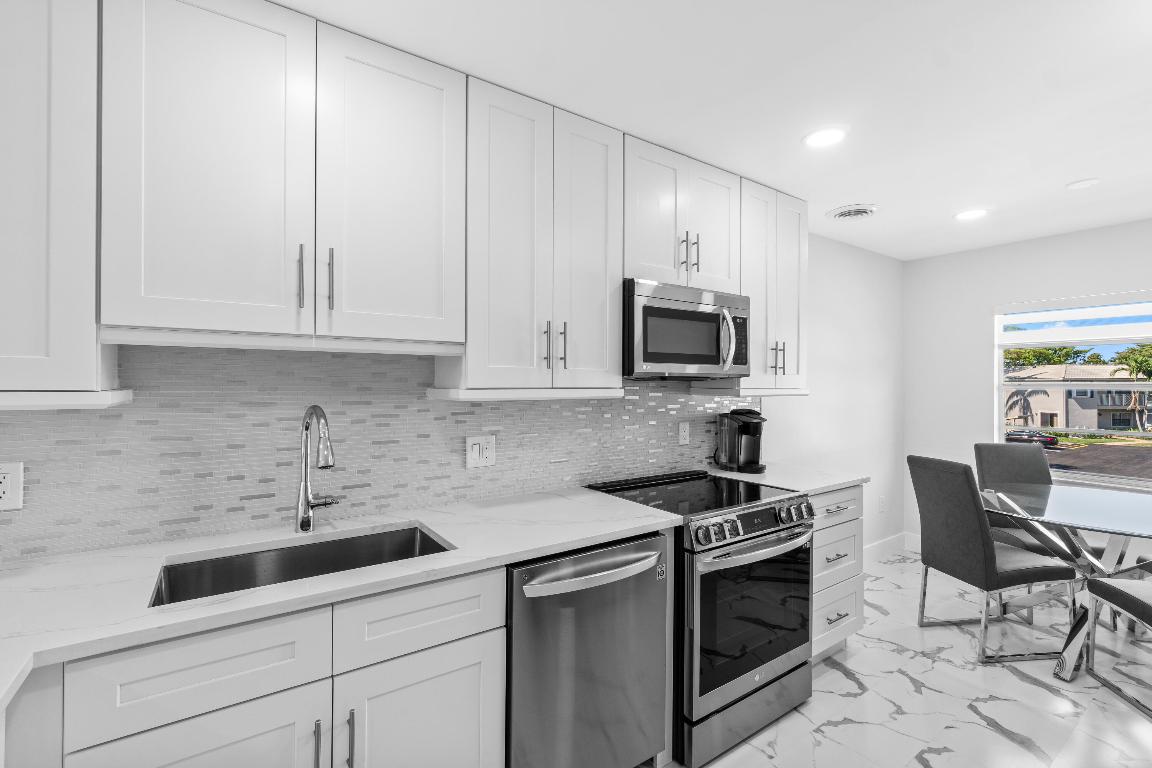 6 Stratford Drive E D